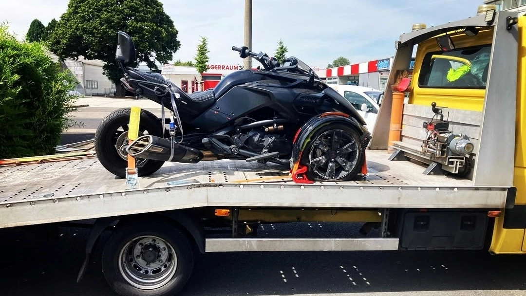 Motorradtransport von Abschleppdienst Aydin